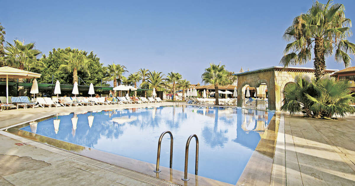Ein Foto vom Pool im Serra Garden