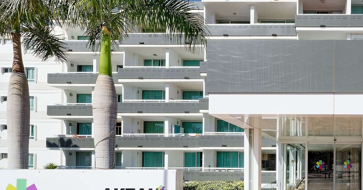 Een foto van de buitenkant van Hotel Akeah Broncemar