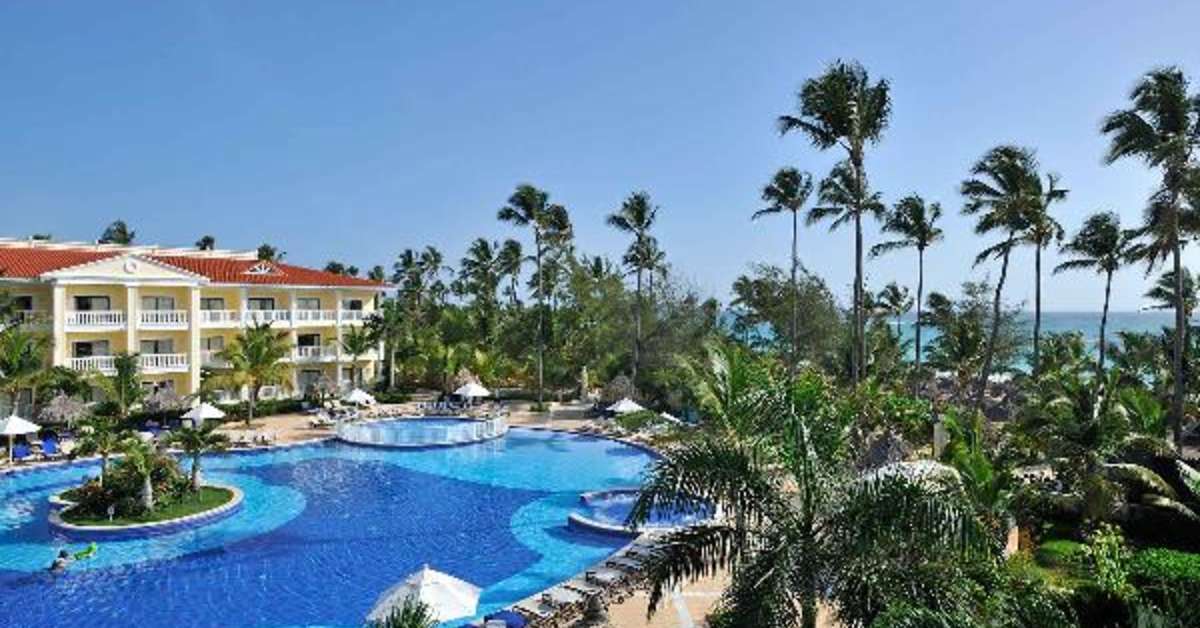 Een foto van het zwembad bij Luxury Bahia Principe Akumal