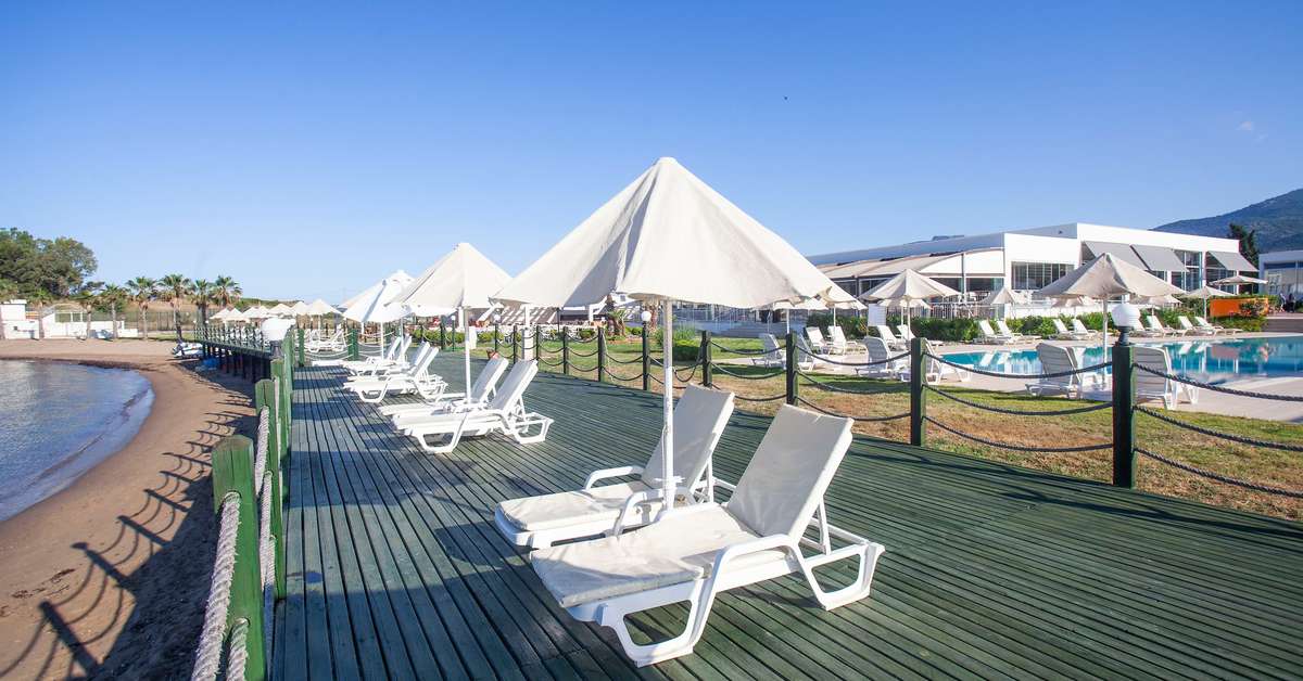 Een foto van het terras bij Karya Family Resort