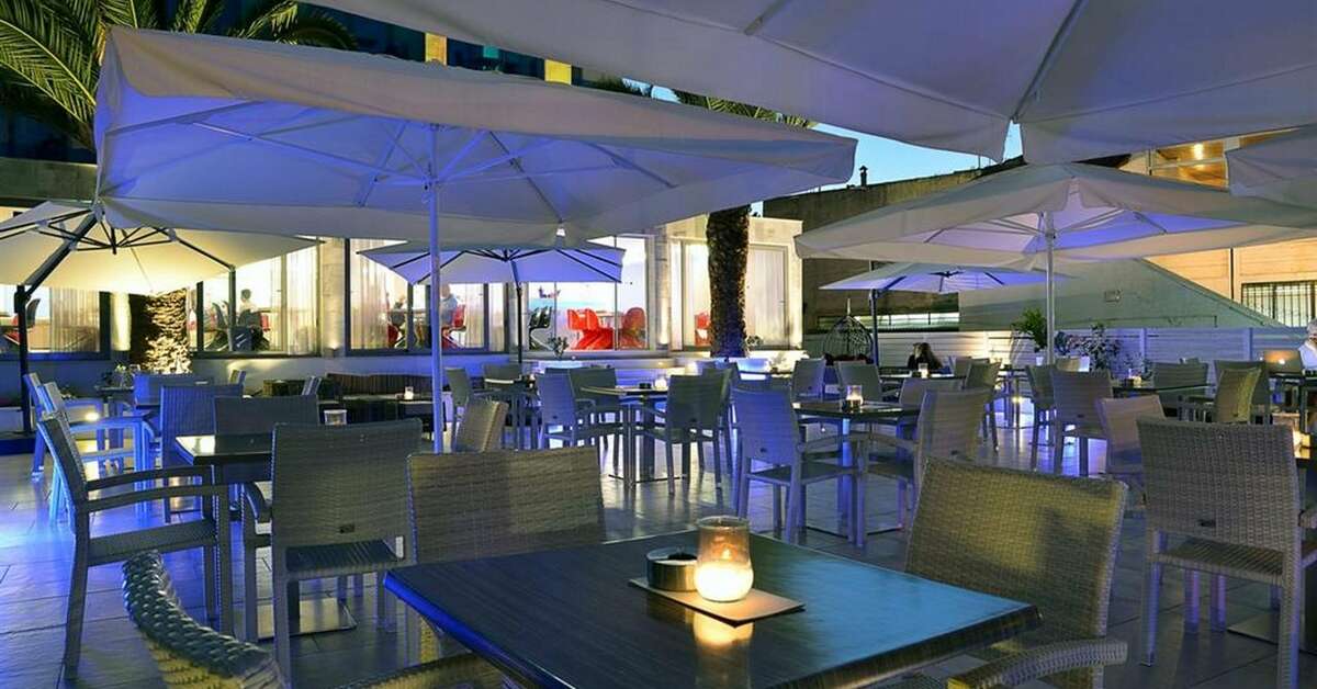 Een foto van het terras bij Tryp by Wyndham Corfu Dassia