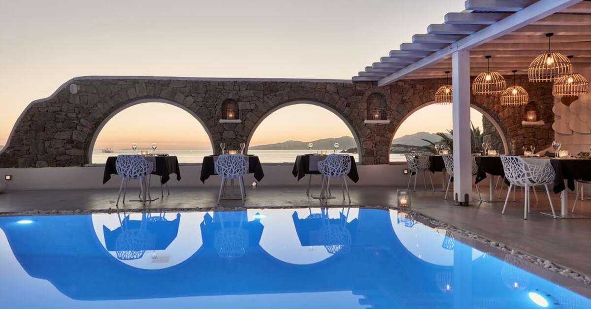 Een foto van het zwembad bij Kouros Hotel & Suites
