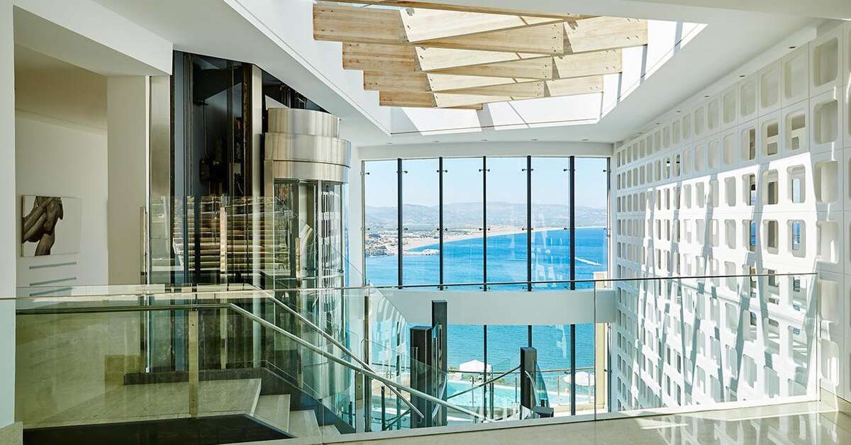Een foto van het interieur van Lindos Blu Luxury Hotel & Suites