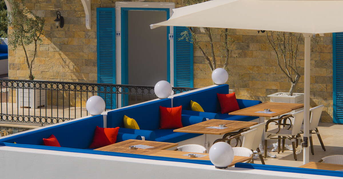 Een foto van het terras bij Bellazure Hotel