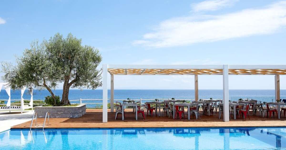 Een foto van het zwembad bij Cavo Olympo Luxury Hotel & Spa