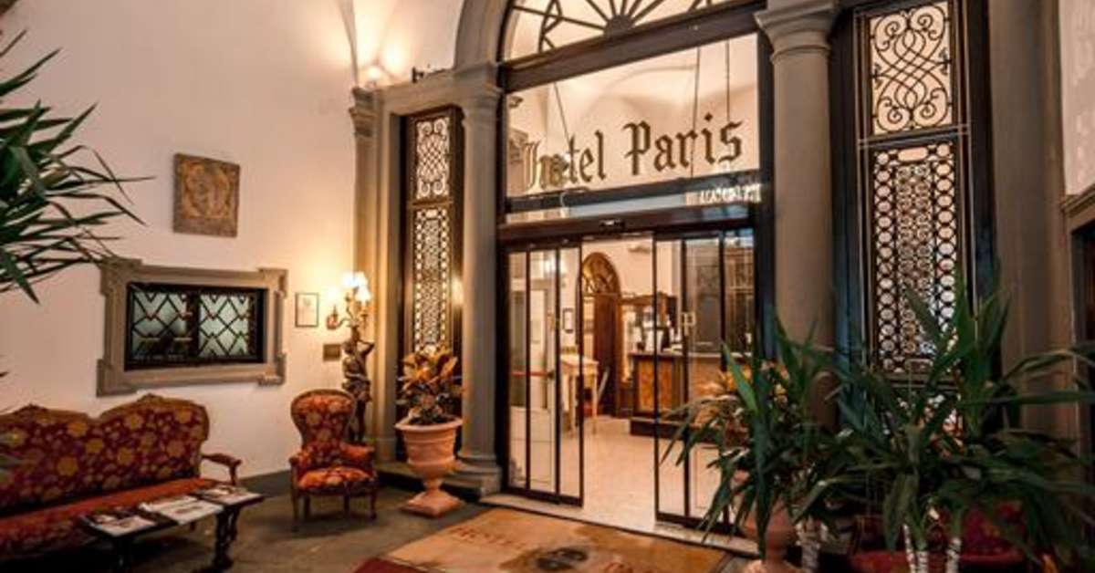 Een foto van de buitenkant van Hotel Paris Florence