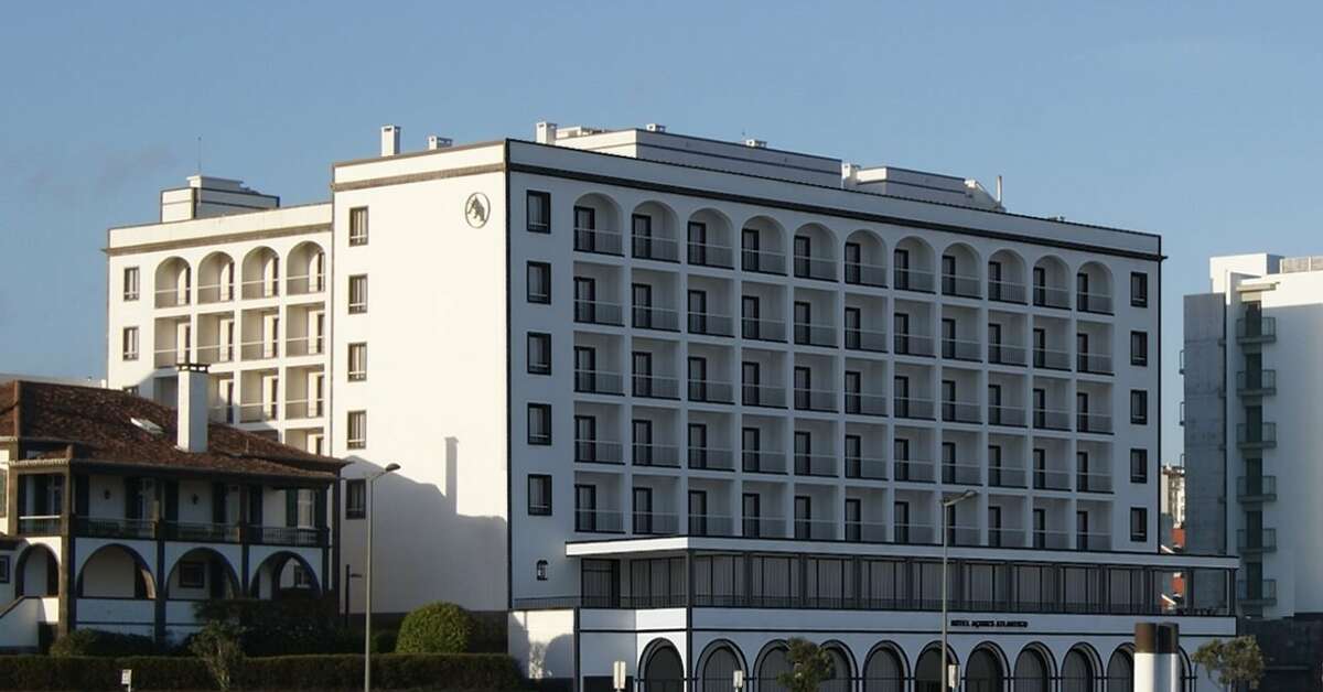 Een foto van de buitenkant van Grand Hotel Acores Atlantico