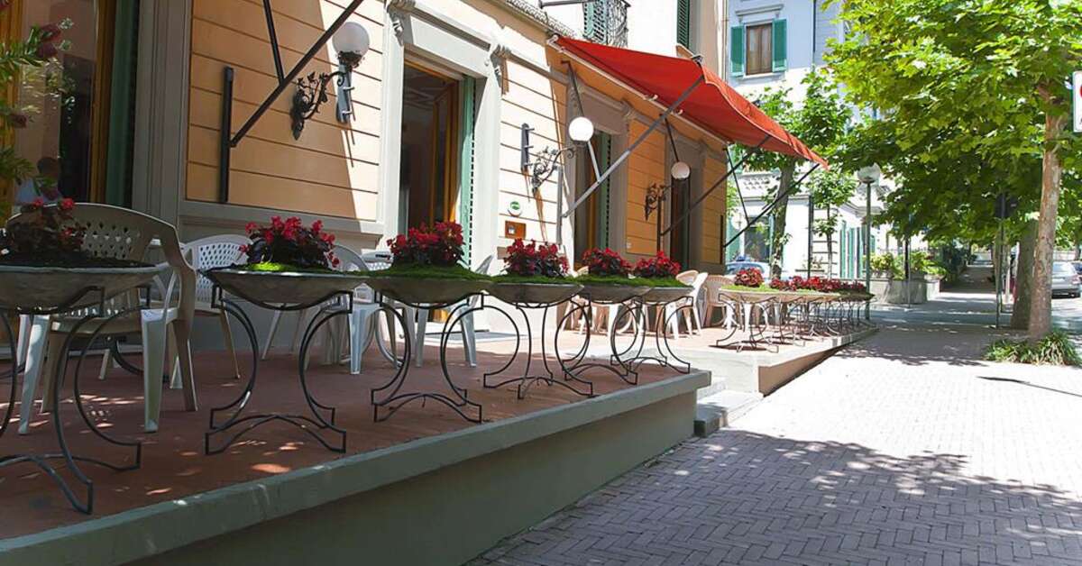 Een foto van de buitenkant van Hotel Maestoso
