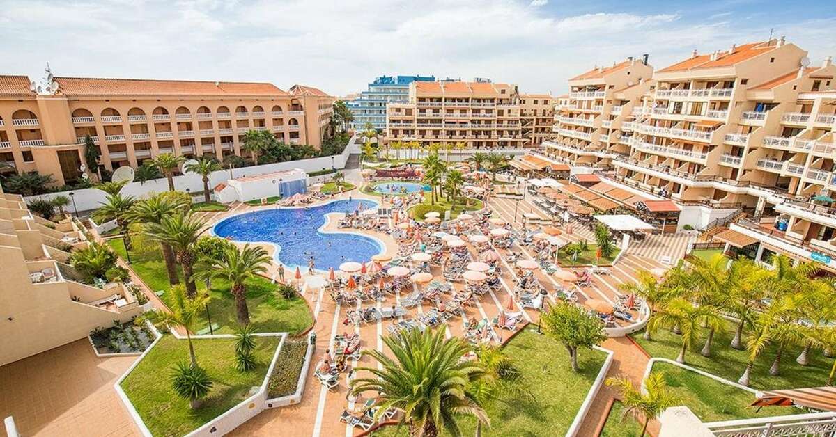 Een foto van de buitenkant van Hotel Coral Compostela Beach