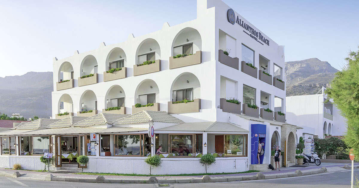 Een foto van de buitenkant van Alianthos Beach Hotel