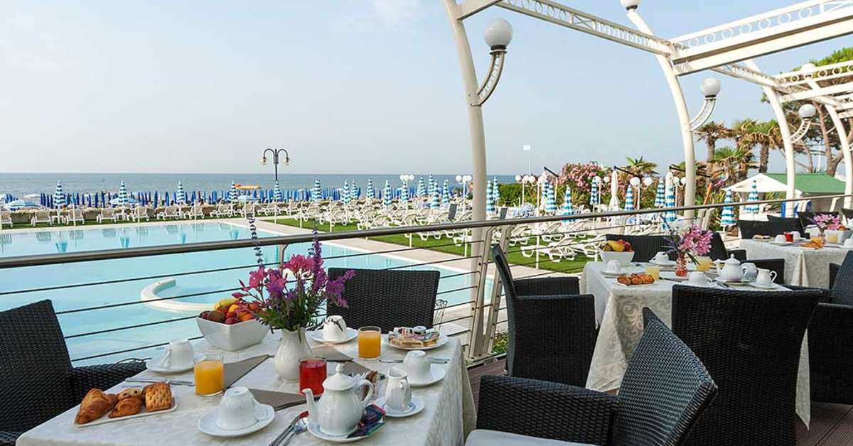 Ein Foto vom Pool im Hotel Le Soleil
