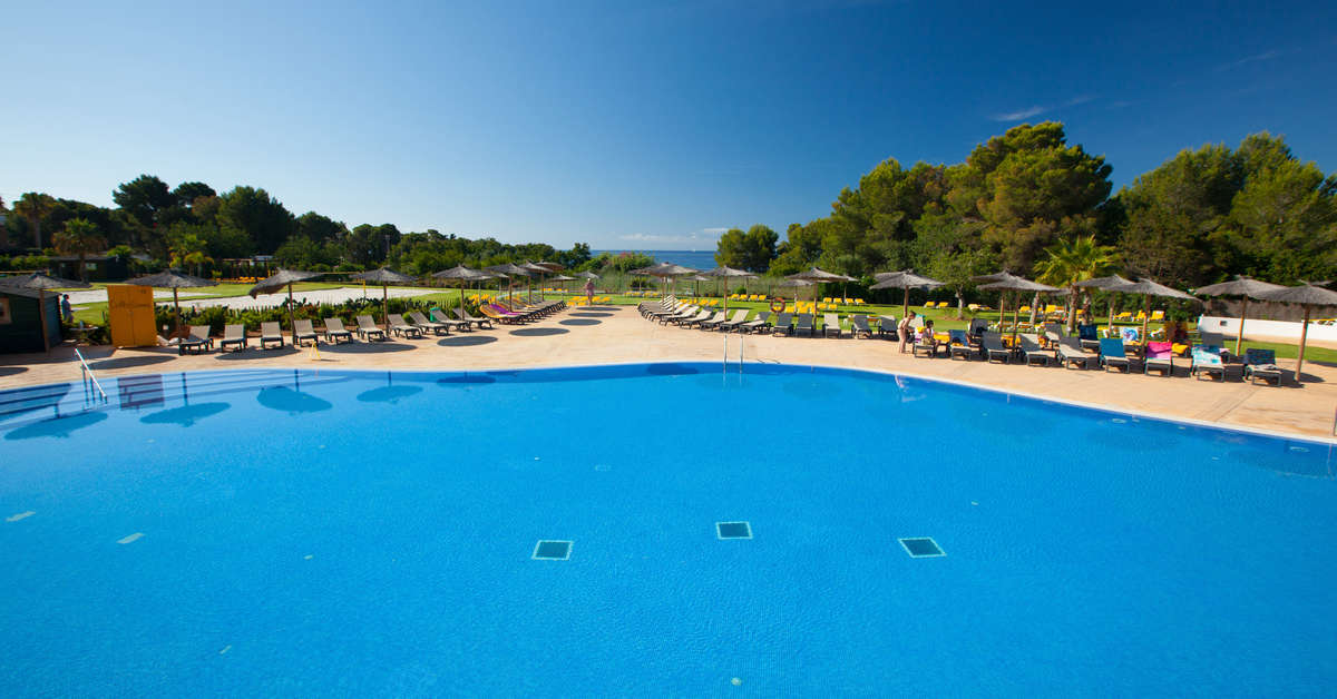 Een foto van het zwembad bij Magic Life Cala Pada
