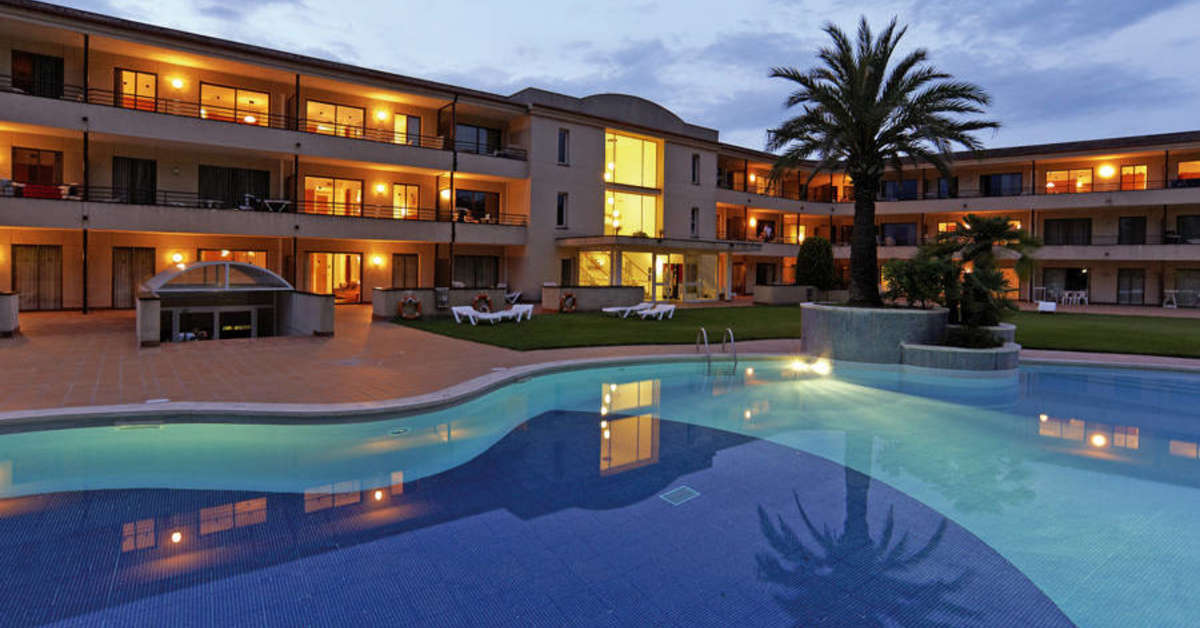 Een foto van het zwembad bij Aparthotel & Village Golf Beach