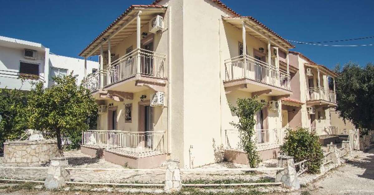 Een foto van de buitenkant van Paralia Studios