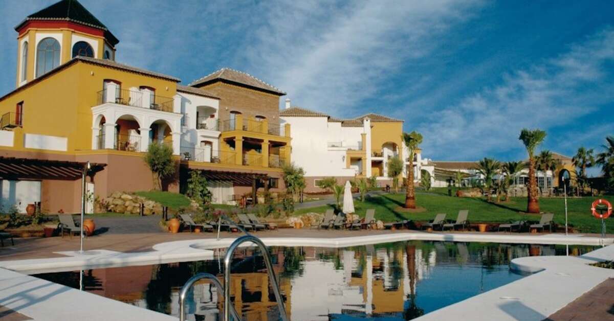 Een foto van het zwembad bij B bou Hotel La Vinuela & Spa