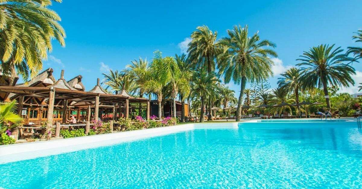 Een foto van het zwembad bij HL Bungalows Miraflor Suites