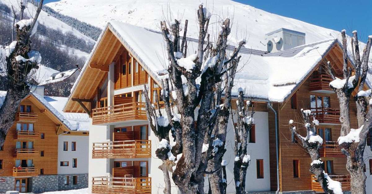 Een foto van de buitenkant van Les Chalets du Galibier