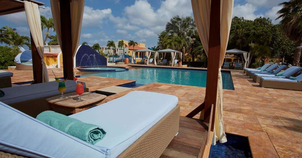 Een foto van het zwembad bij Divi Flamingo Beach Resort & Casino