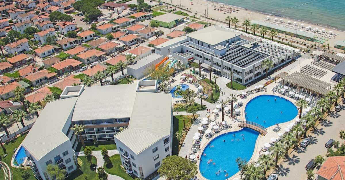 Een foto van het zwembad bij Palm Wings Beach Resort Kusadasi