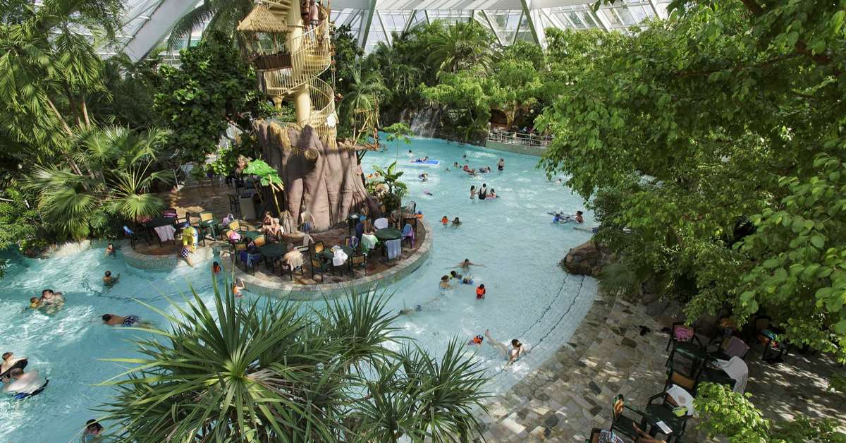 Een foto van het zwembad bij Center Parcs De Vossemeren