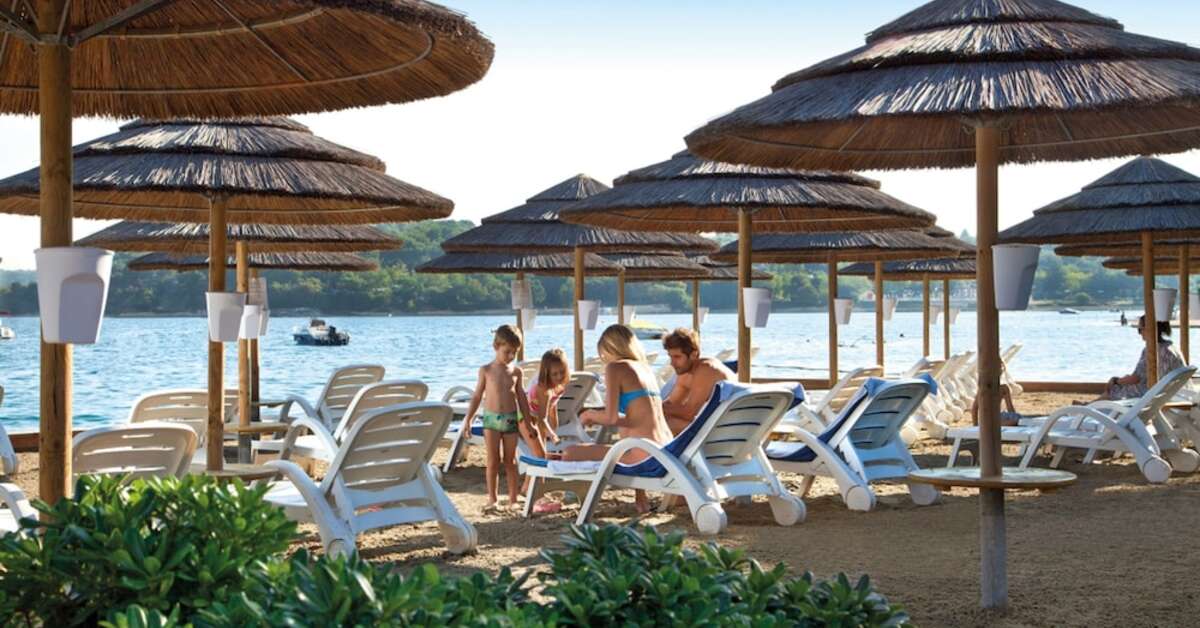 Een foto van het strand bij Valamar Club Tamaris & Residence
