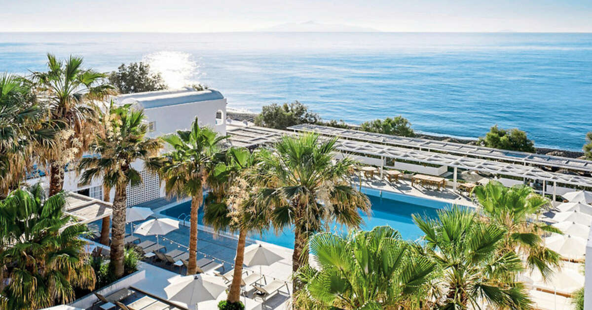 Een foto van het zwembad bij Kamari Beach Hotel