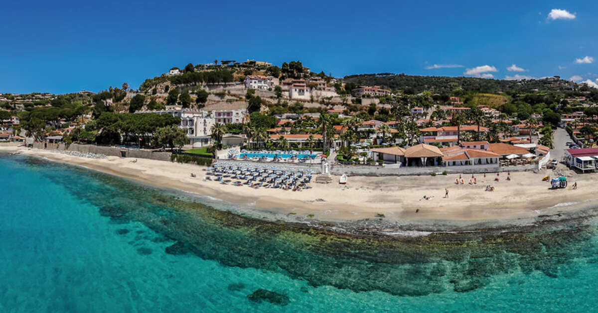 Een foto van het strand bij Villaggio Baia d'Ercole