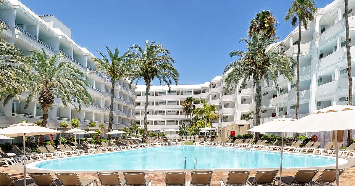 Een foto van het zwembad bij Hotel Akeah Broncemar