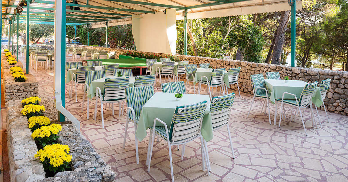 Een foto van het terras bij Makarska Sunny Resort