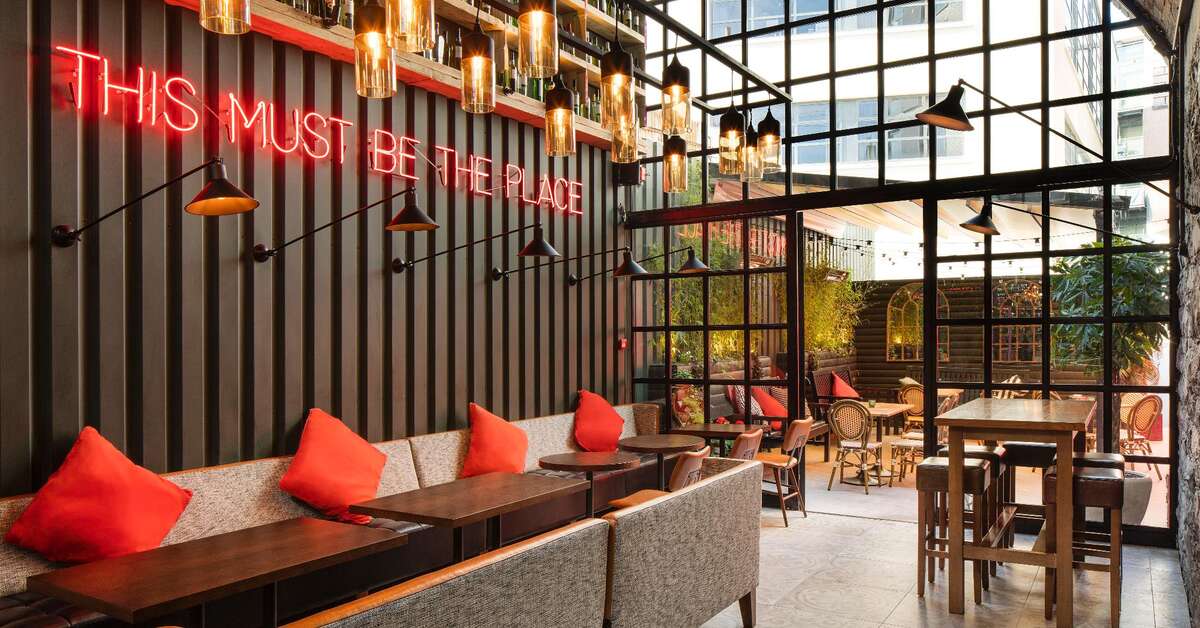 Een foto van The Address Connolly