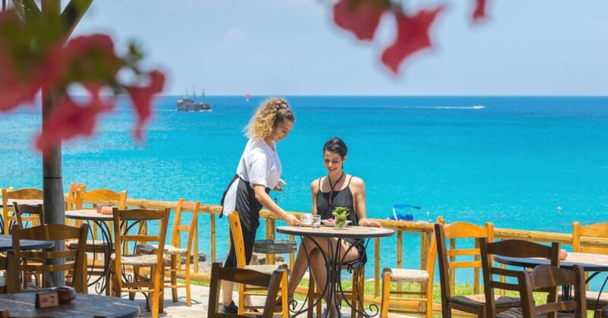Een foto van het terras bij Cavo Maris Beach Hotel