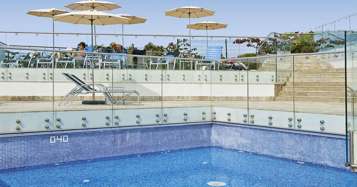Een foto van het zwembad bij Hipotels Gran Conil & Spa