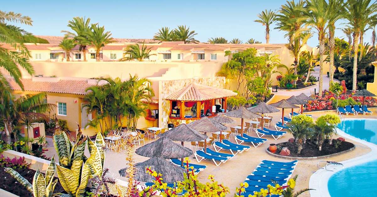 Een foto van het terras bij Hotel Royal Suite