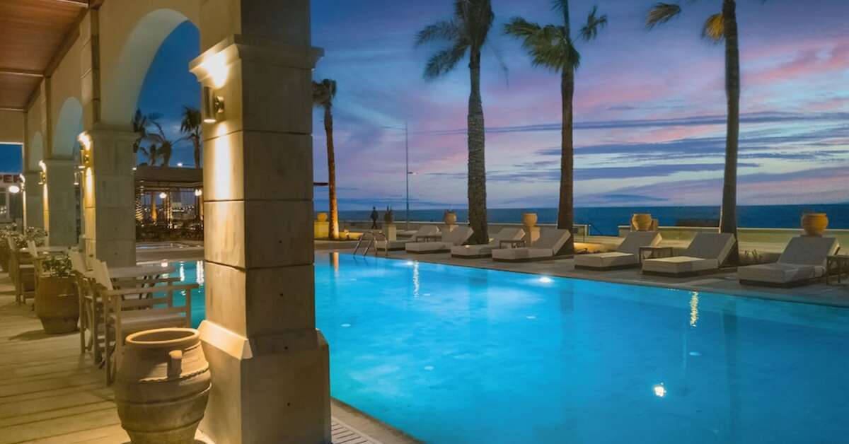 Ein Foto vom Pool im Grecotel Plaza Beach House
