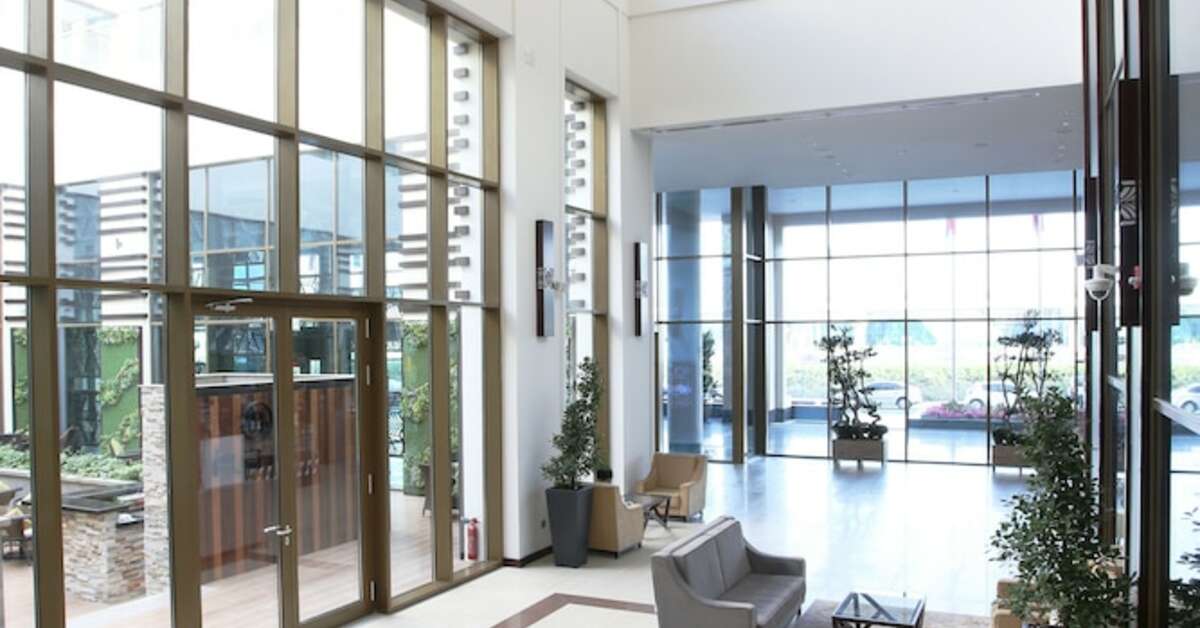 Een foto van het interieur van Metropolitan Hotel Dubai