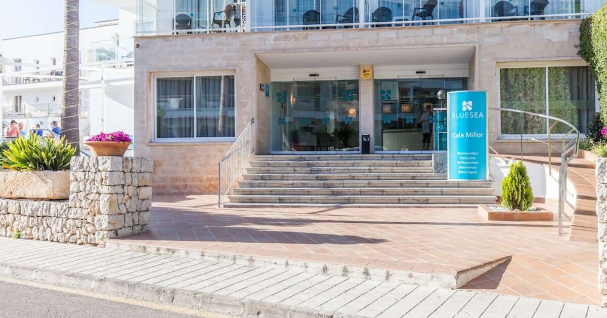 Een foto van de buitenkant van Blue Sea Cala Millor