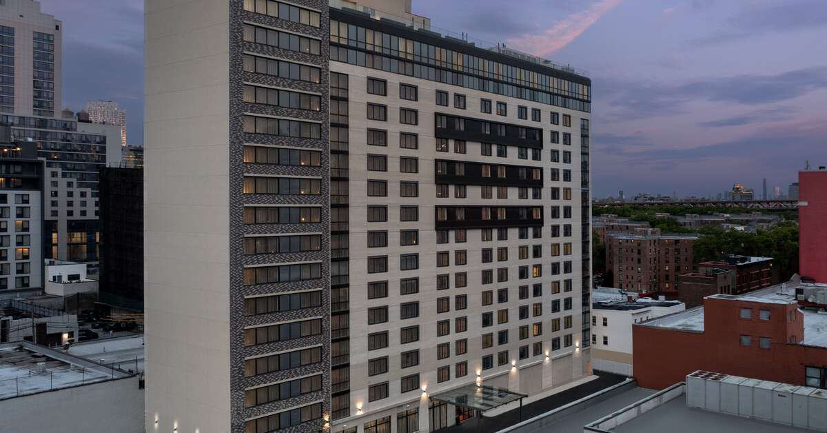 Ein Foto SpringHill Suites New York Queens