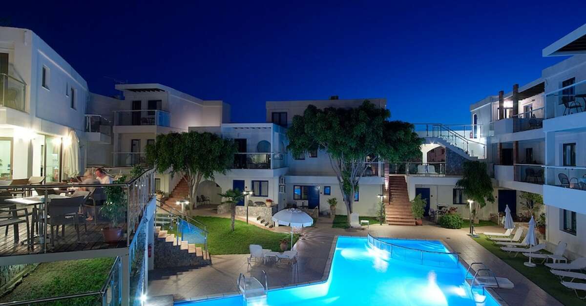 Een foto van het zwembad bij Minos Village