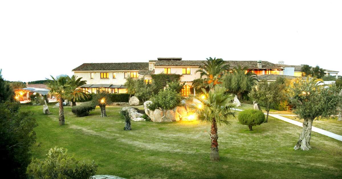 Een foto van de buitenkant van Hotel Pulicinu