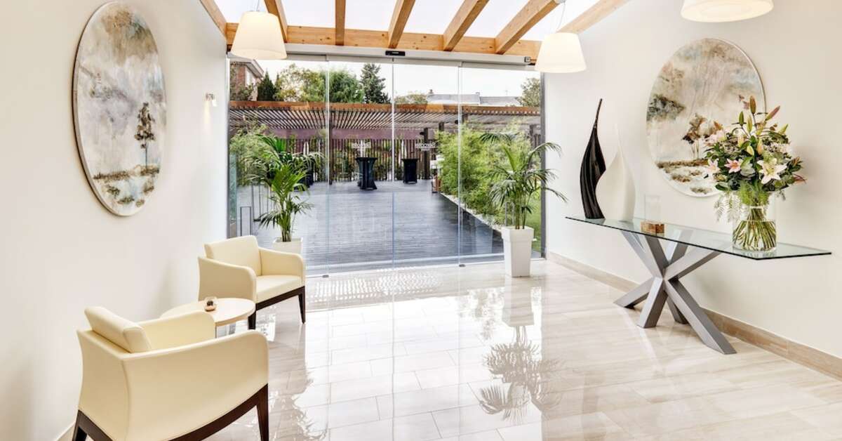 Een foto van het interieur van Sercotel Alcala 611