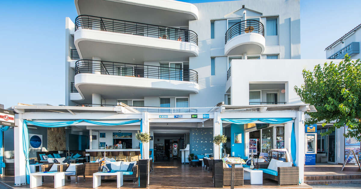 Een foto van de buitenkant van Alia Beach Hotel