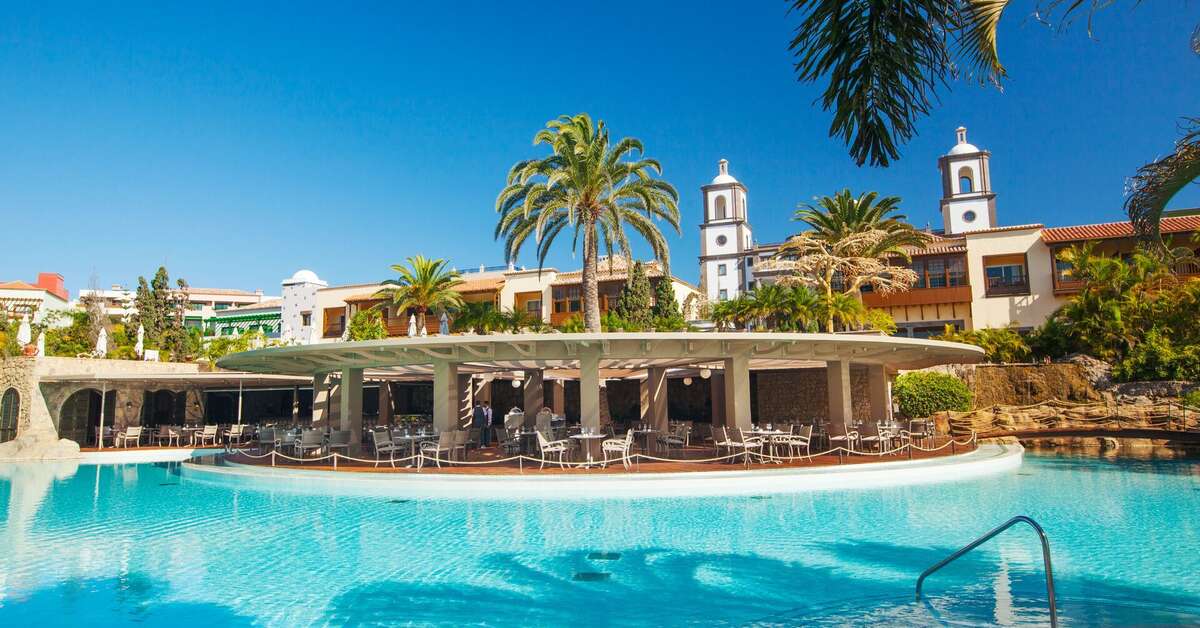 Een foto van het zwembad bij Lopesan Villa del Conde