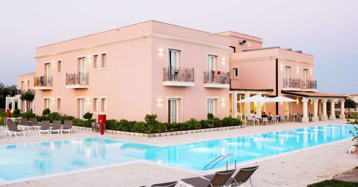 Ein Foto vom Pool im Hotel Danieli Pozzallo