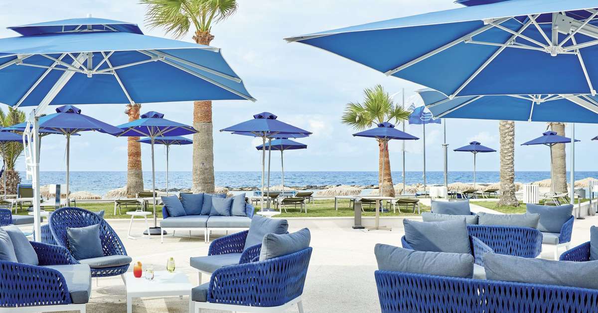 Een foto van het terras bij Atlantica Golden Beach Hotel