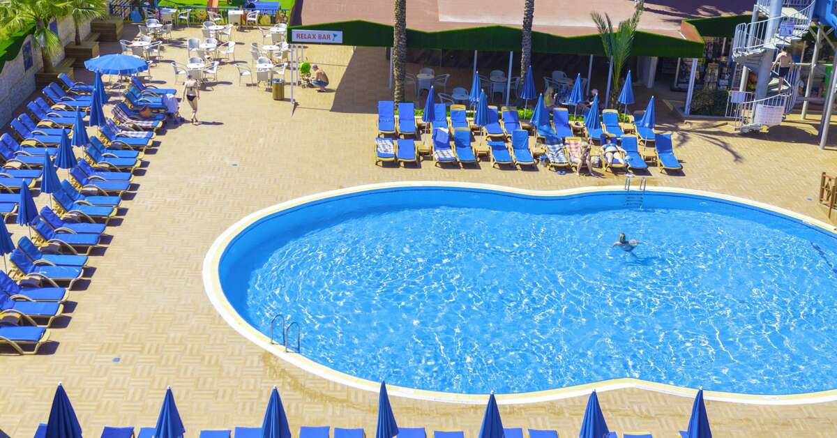 Een foto van het zwembad bij Caretta Relax