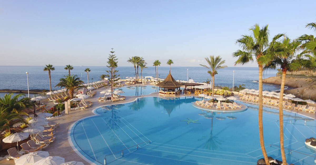 Een foto van het zwembad bij Iberostar Selection Anthelia