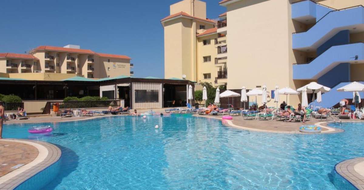 Een foto van het zwembad bij Vangelis Hotel & Suites