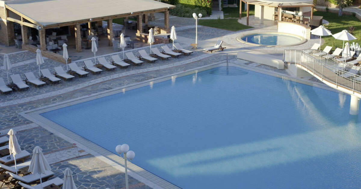 Een foto van het zwembad bij Bella Beach Hotel