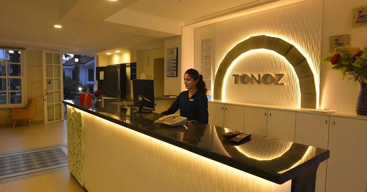 Een foto van het interieur van Tonoz Beach Hotel