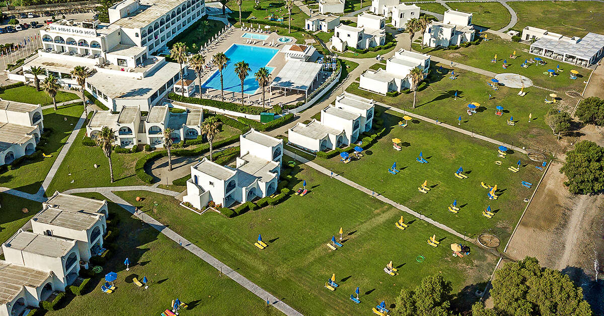 Een foto van het zwembad bij Aeolos Beach Hotel